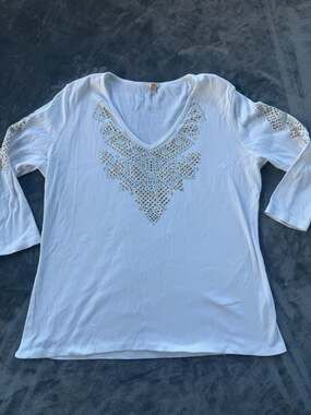 Reba Woman White Ribbed V-Neck Top with Studded Embellishments